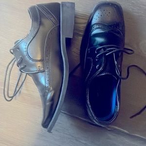 Black dress shoes
